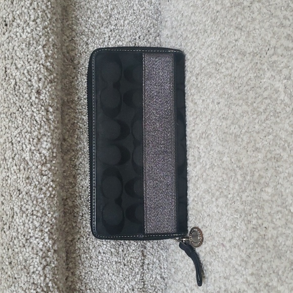 Coach zippy wallet - Picture 1 of 8